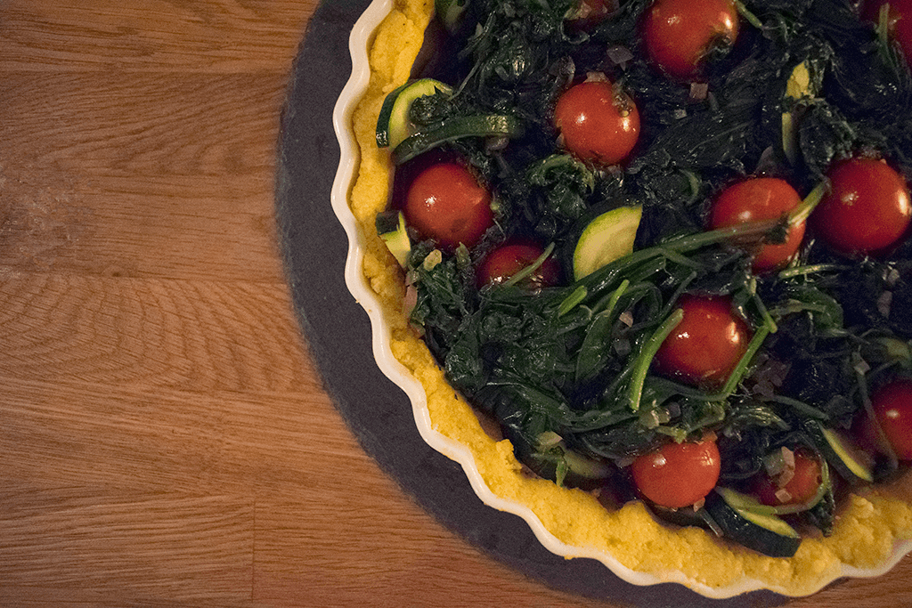 Tarte mit Gemüse füllen