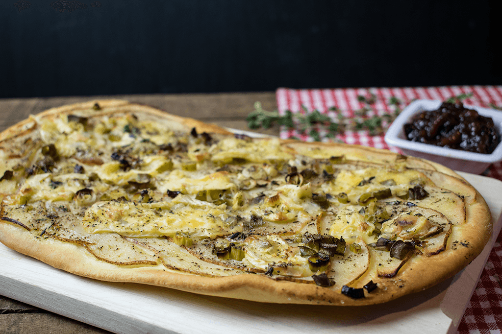 Birnen-Flammkuchen mit Brie