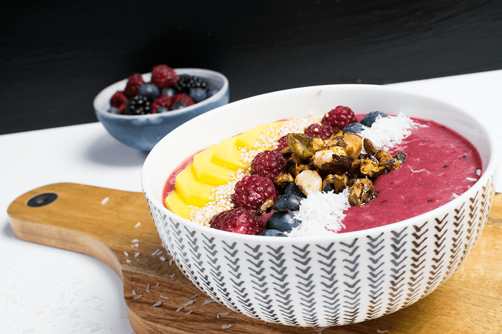 Smoothiebowl mit Beeren