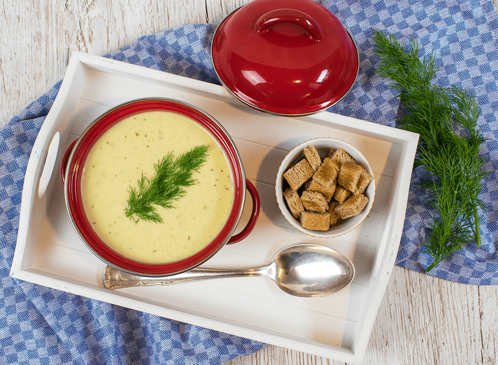 Senfsüppchen, Senfsuppe mit Schmorgurken, Buttermilch und Dill