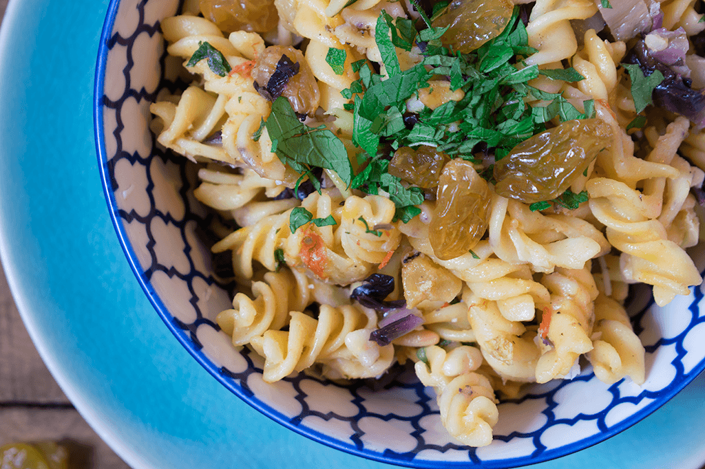 Nudeln mit Radicchio, Rosinen und Safran