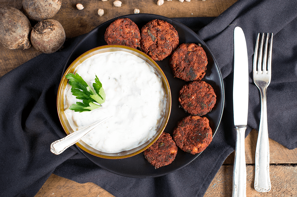 Vegane Rote Bete Falafel mit Tzatziki