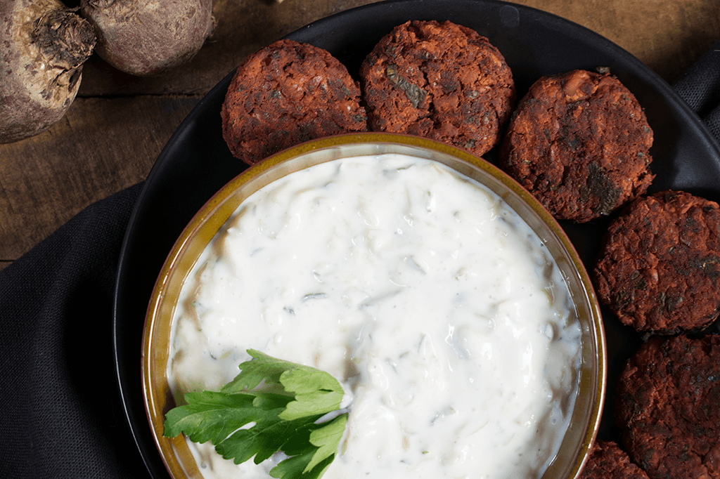 Vegane Rote Bete Falafel mit Tzatziki