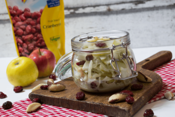 Fenchelsalat mit Apfel, Cranberries und Paranüssen