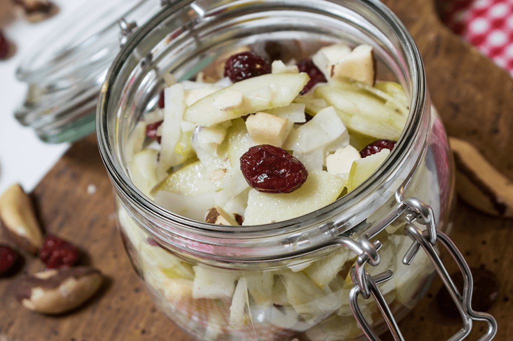 Fenchelsalat mit Apfel, Cranberries und Paranüssen