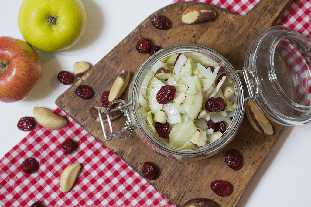 Fenchelsalat mit Apfel, Cranberries und Paranüssen