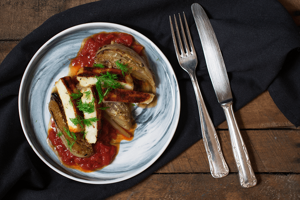 Geschmorter Fenchel mit gegrilltem Halloumi und Paprikaconfit