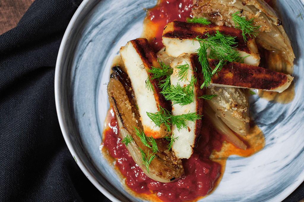 Geschmorter Fenchel mit gegrilltem Halloumi und Paprikaconfit