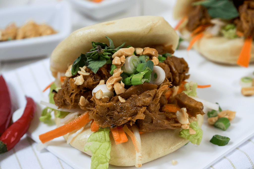 Bao Buns mit Pulled Jackfruit, veganes pulled pork