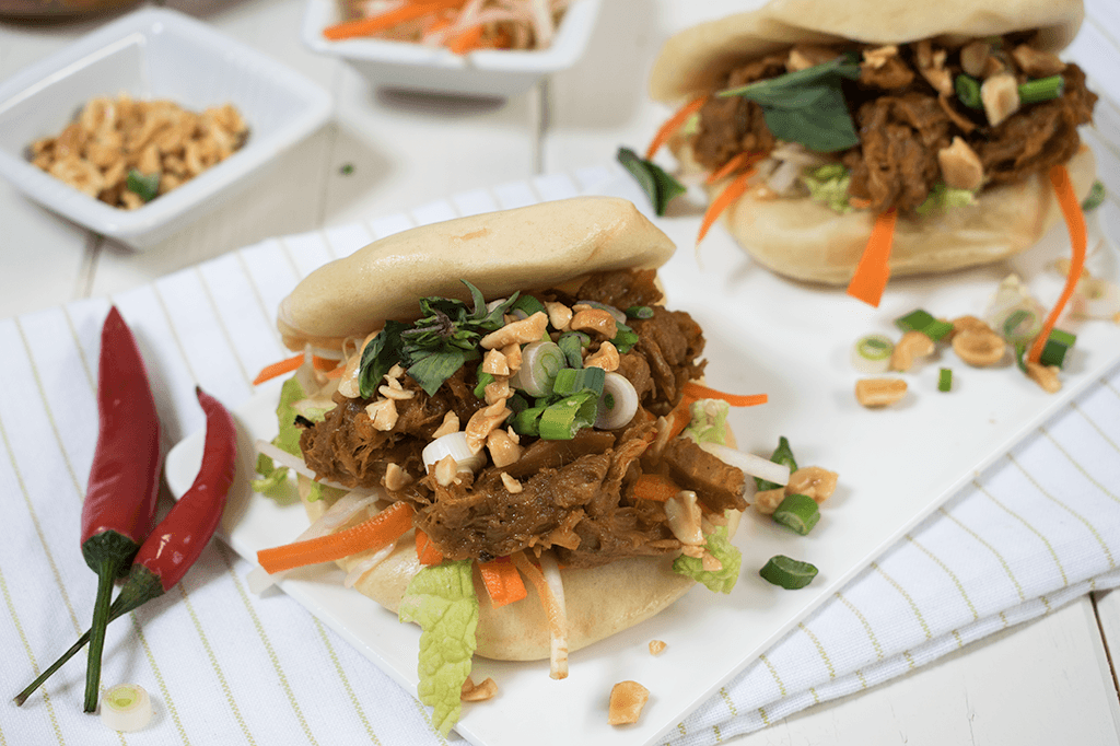 Bao Buns mit Pulled Jackfruit, veganes pulled pork