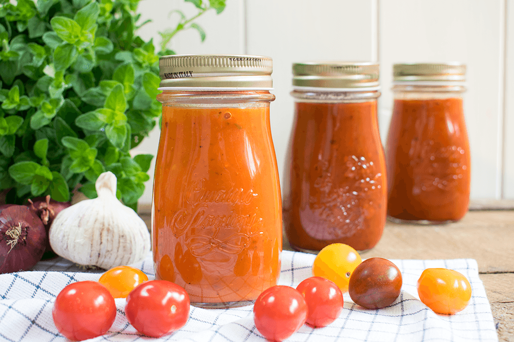 Fruchtiger Aprikosenketchup, BBQ-Ketchup und Tomatenketchup, selbstgemacht