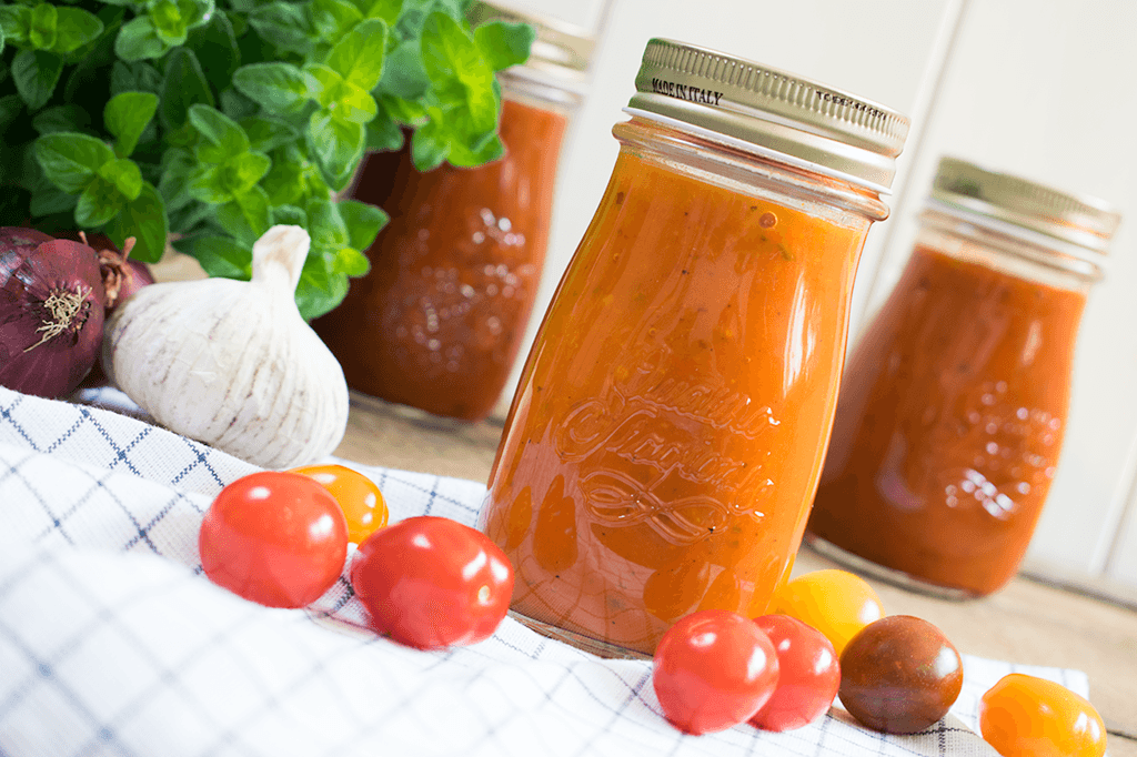 Fruchtiger Aprikosenketchup, BBQ-Ketchup und Tomatenketchup, selbstgemacht