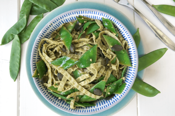 Edamame Pasta mit Zucerkschoten und Pesto