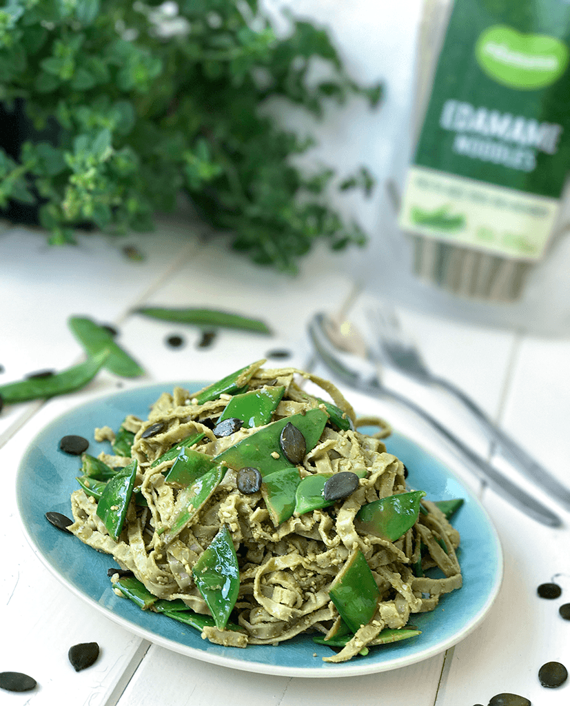 Edamame Pasta mit Zucerkschoten und Pesto