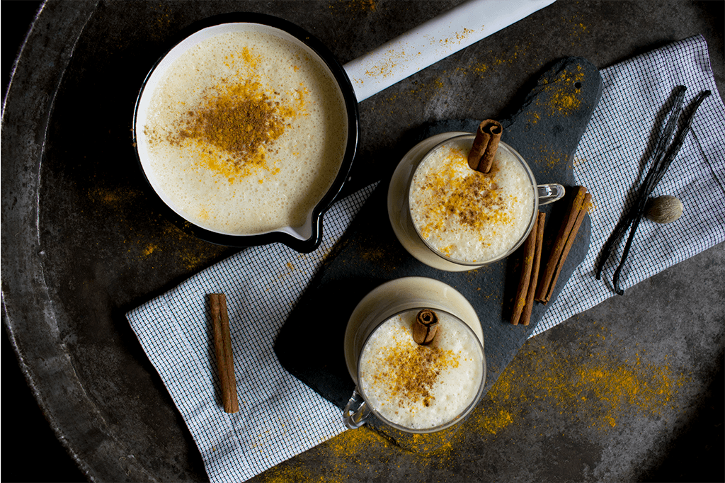 vegane Dattel-Zimt-Latte, Latte mit Datteln und Zimt