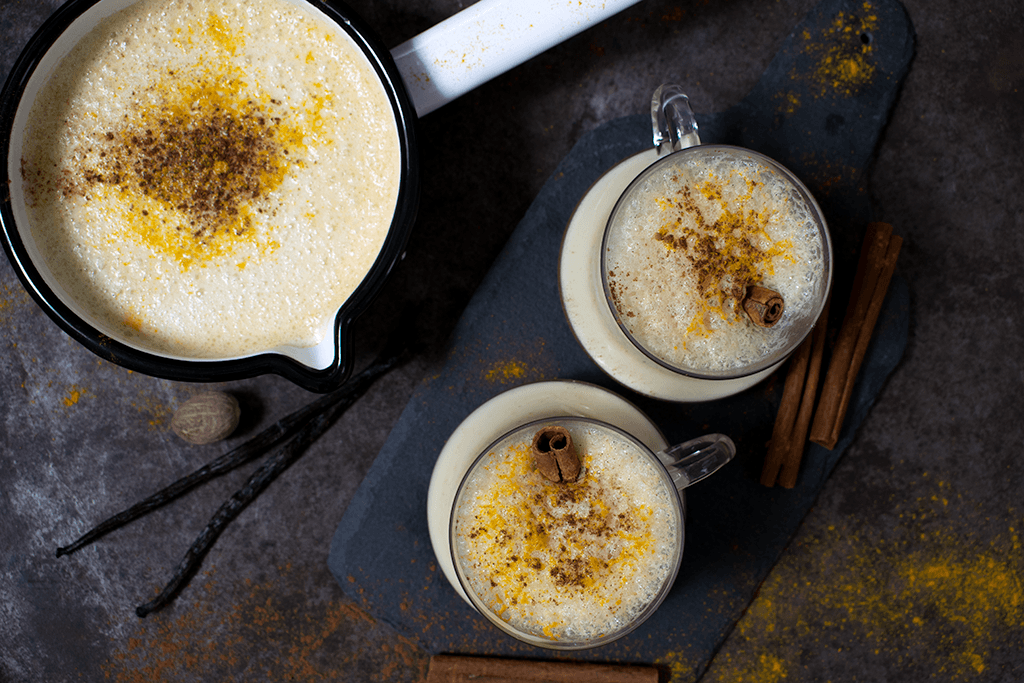 vegane Dattel-Zimt-Latte, Latte mit Datteln und Zimt