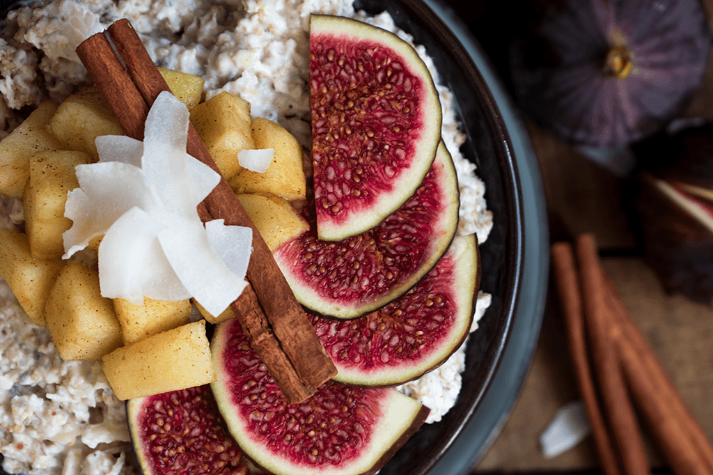 Overnight-Oats mit Apfelkompott und Feigen