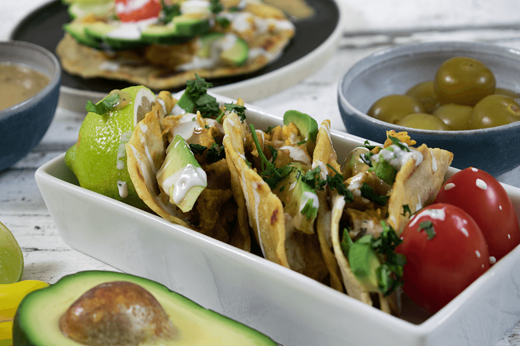 Chili-Limetten-Jackfruit-Tacos mit grüner Tomatillo-Salsa, vegane Jackfruit Tacos