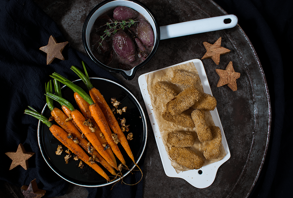 vegane Beilagen zum Weihnachtsmenü, vegane Kroketten, Rotweinschalotten, glasierte Möhren mit Ahornsirup