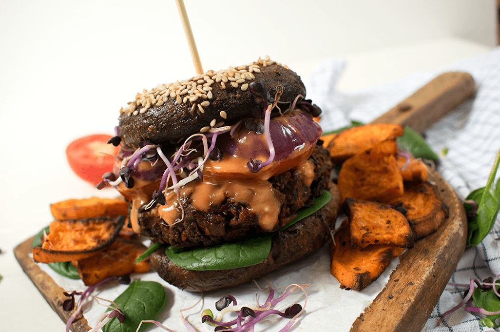 Portobello Burger mit Pilz-Tempeh-Patty, Pilz Burger, Low-Carb Burger