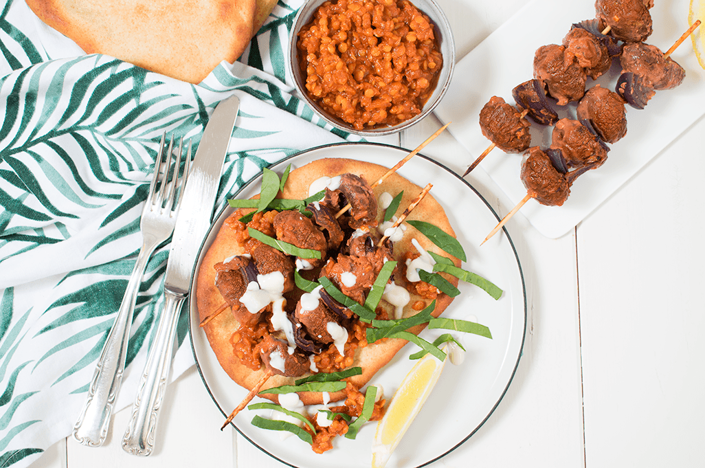 Tandoori-Champignons mit Rote-Linsen-Dal und Naanbrot