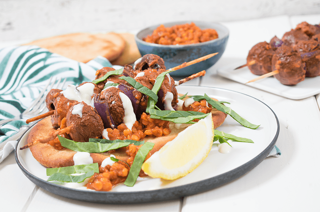 Tandoori-Champignons mit Rote-Linsen-Dal und Naanbrot