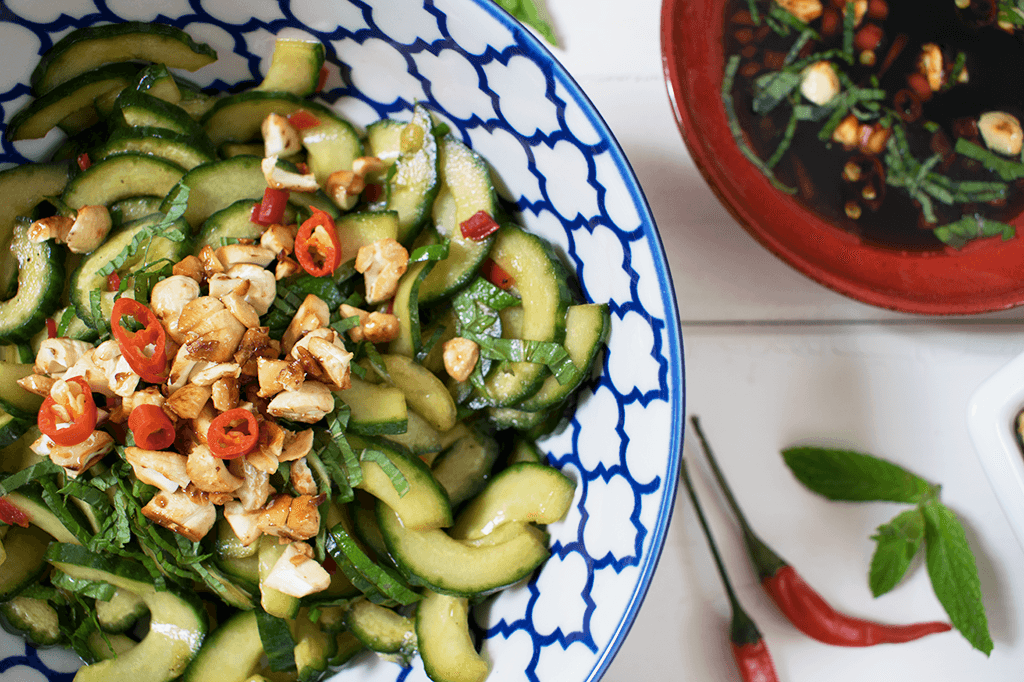 Thai Gurkensalat, asiatischer Gurkensalat, scharfer Gurkensalat, Gurkensalat mit Sojasoße