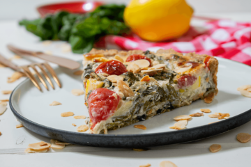 vegane Mangold-Tarte mit Zitronen-Cashew-Sahne und Zucchini